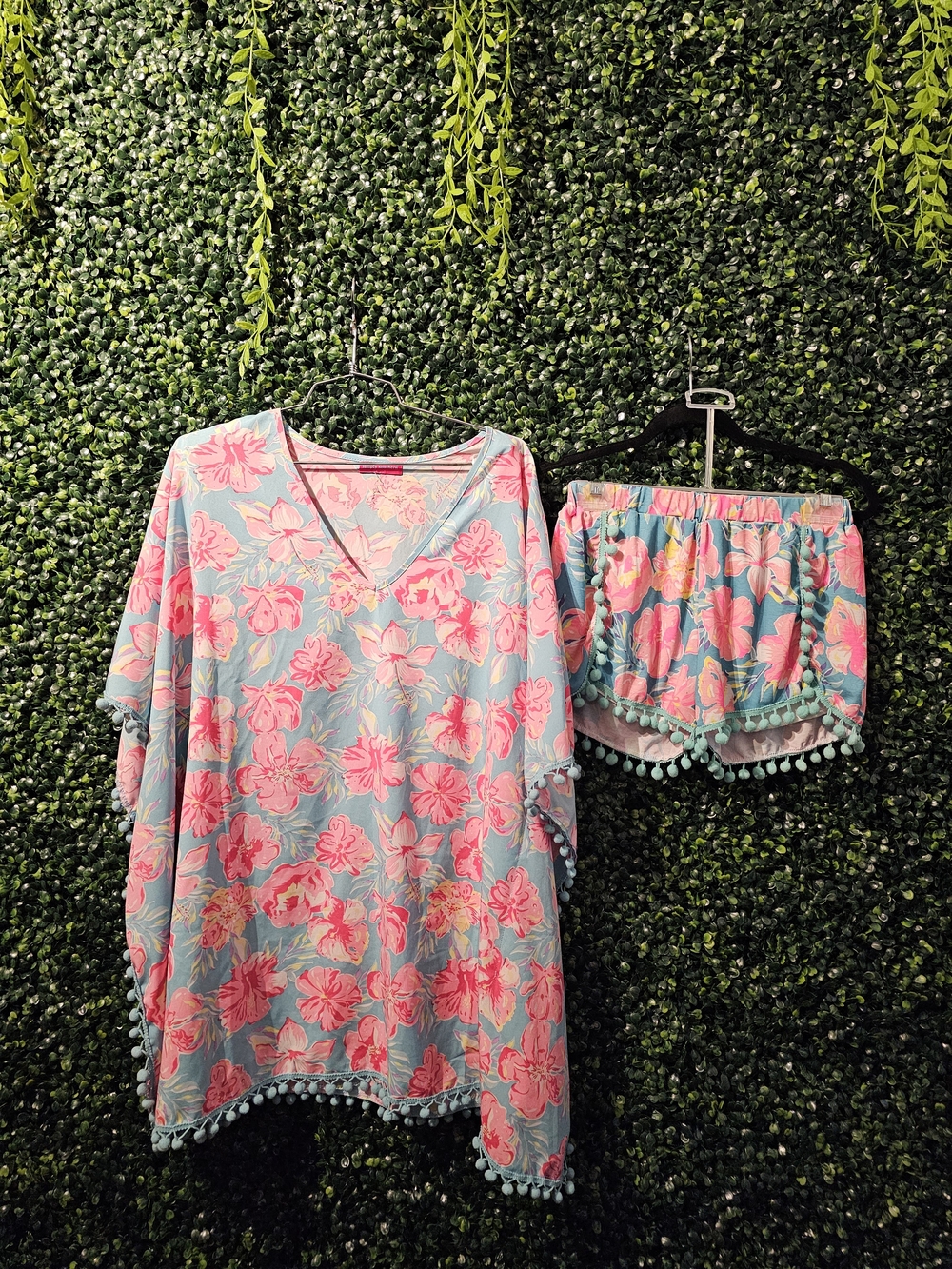 Simply Southern Pink Floral Pom-Pom Beach Set on Light Blue